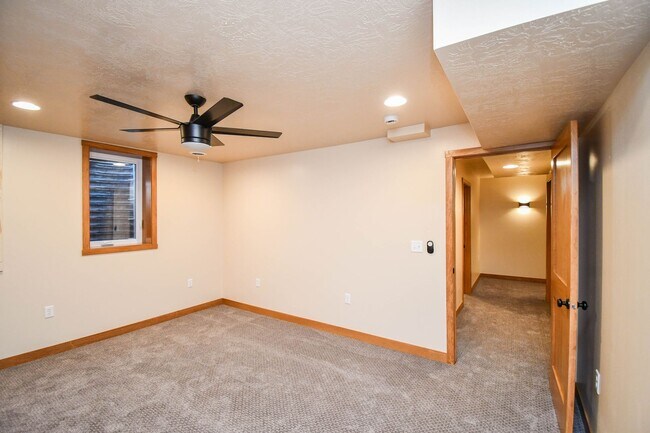 Building Photo - 602 E 57th St