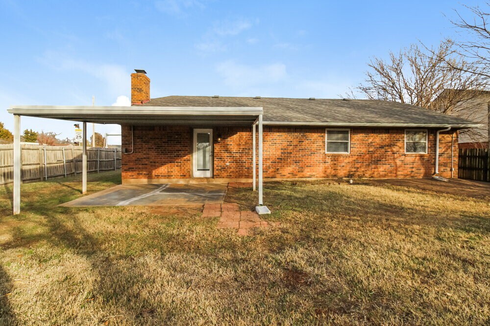 Building Photo - 501 S Bouziden Dr