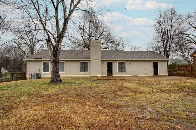 Building Photo - 5635 Crievewood Dr