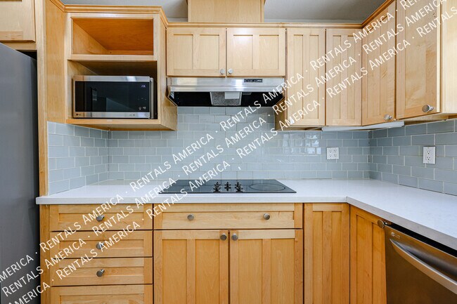 Building Photo - 2636 S Reyes