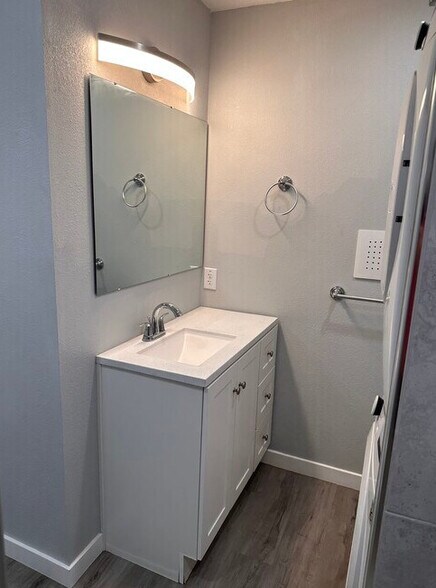 Building Photo - 27 W Las Animas St