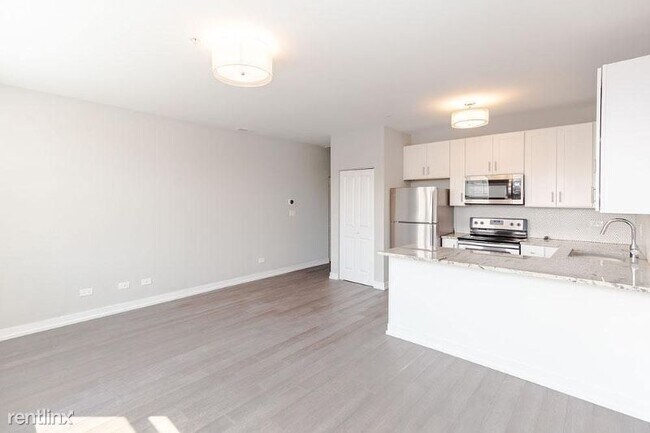 Building Photo - 2 br, 2 bath Townhome - 2907 Ellwood Ave