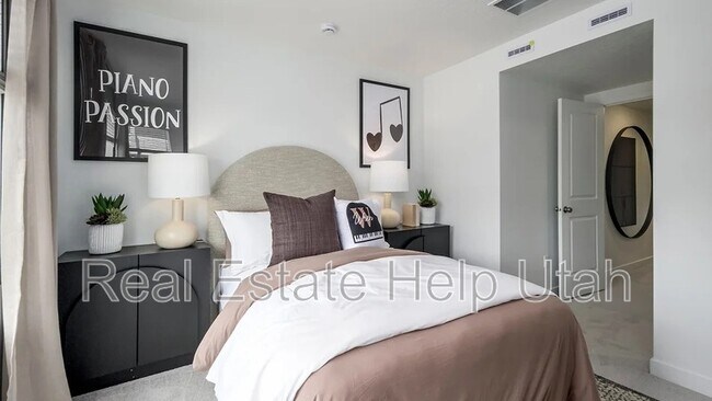 Building Photo - 1565 Charmer Ln