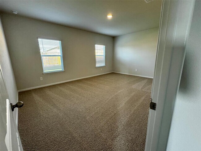 Building Photo - 115 Bethpage Dr
