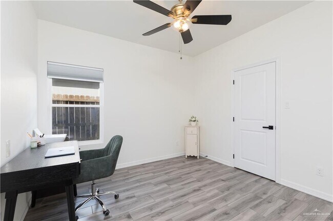 Building Photo - 15 Clarence Dr