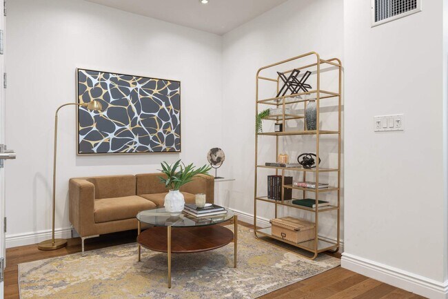 Building Photo - 225 5th Ave