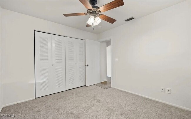 Building Photo - 4709 SW 25th Pl