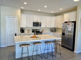 Building Photo - 6804 W Lone Cactus Dr