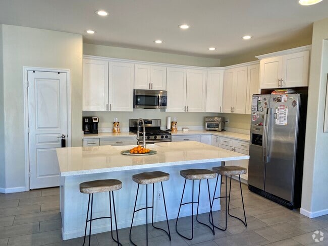 Building Photo - 6804 W Lone Cactus Dr