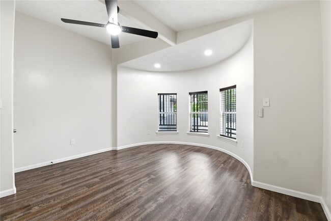 Building Photo - 9403 Spaulding St