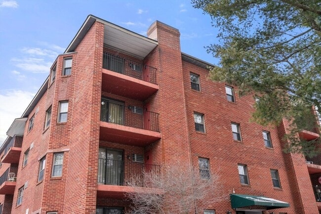 Building Photo - 16 Winter St