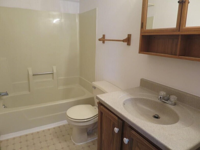 Building Photo - 16 Lynch Rd