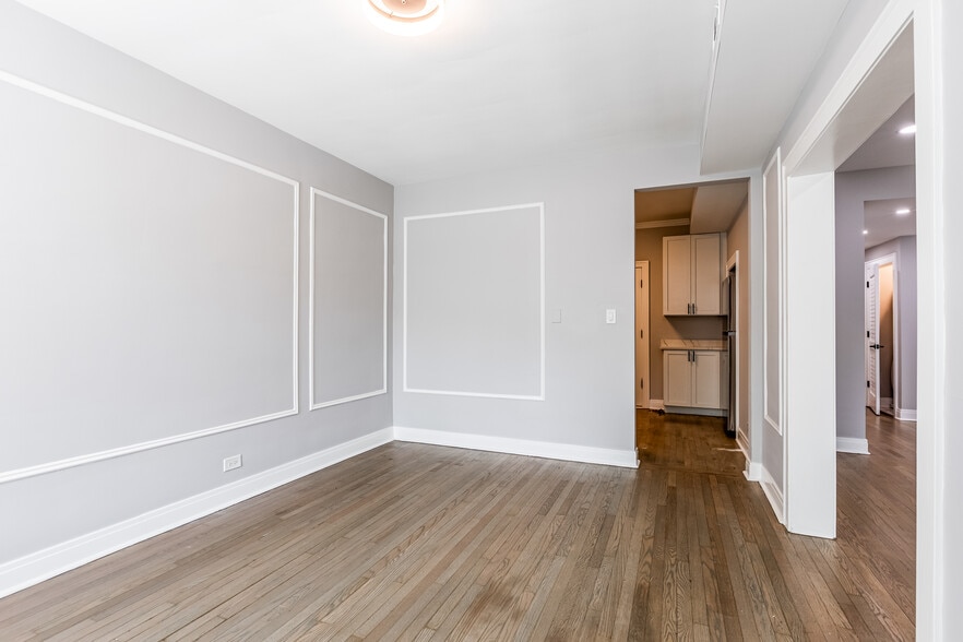 Building Photo - 1352 W Carmen Ave