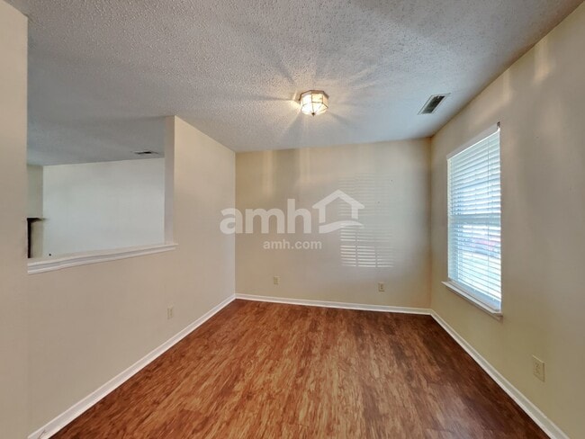 Building Photo - 5622 N Jefferson Dr