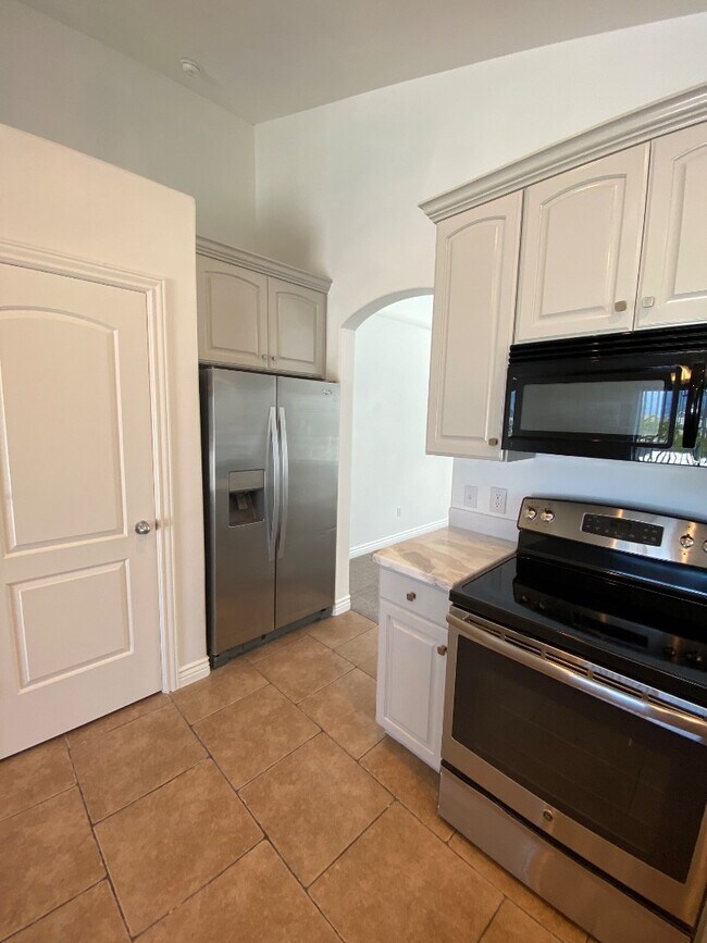 Building Photo - 13123 Pioneer Park Dr