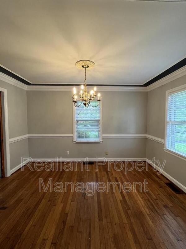 Building Photo - 1940 Pershing Rd