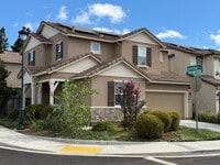 Building Photo - Welcome to 700 Apricot! Located in the heart of Vacaville.