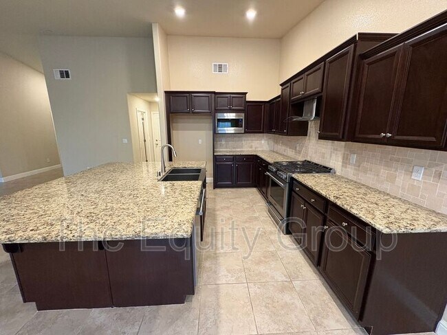 Building Photo - 4201 W Wren Ave