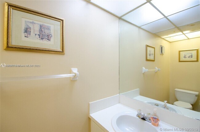 Building Photo - 8650 SW 109th Ave