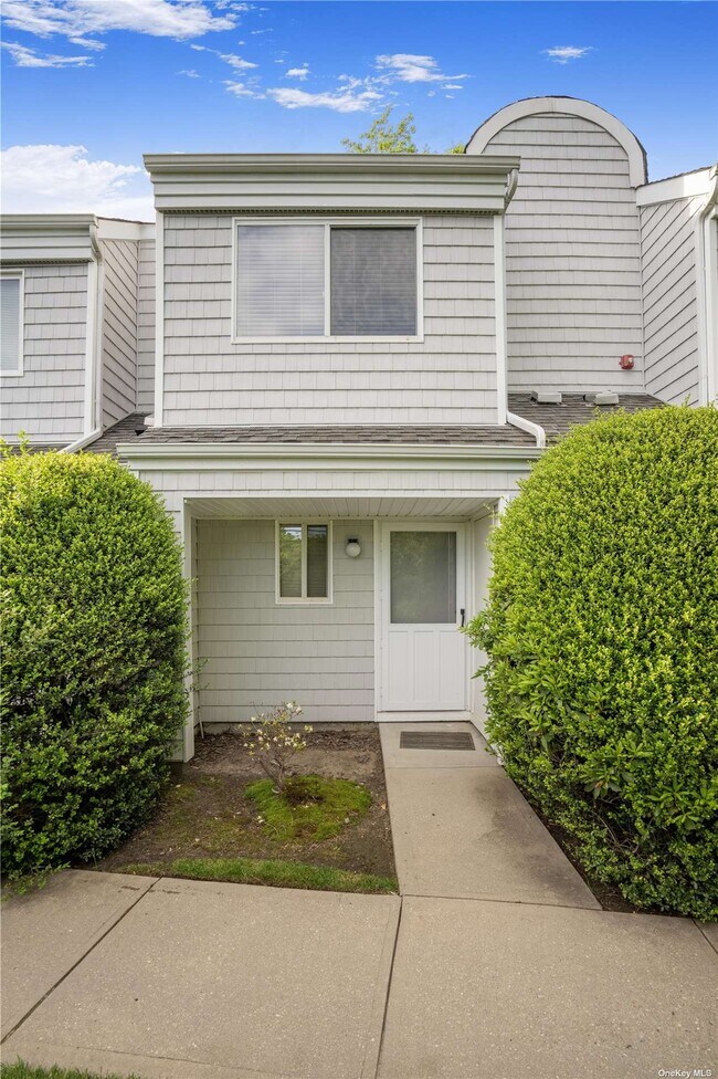 Primary Photo - 220 Montauk Hwy