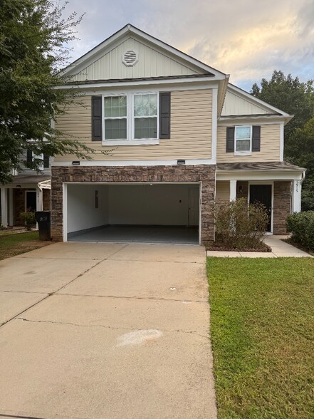 Building Photo - 5919 Fazenda Drive