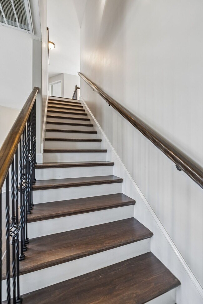 Building Photo - 275 Crusaw Dr