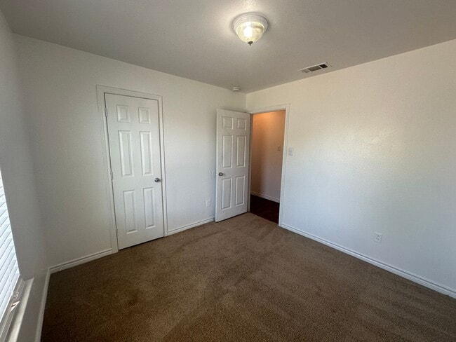 Building Photo - Wonderful 3-Bedroom Dallas Home For Rent!!