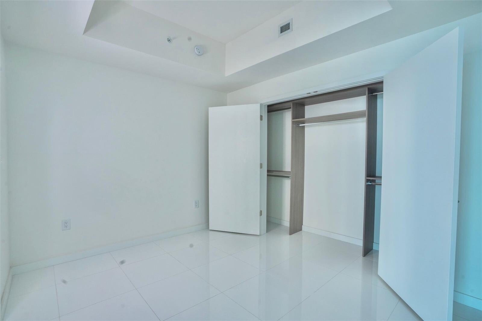 Building Photo - 851 NE 1st Ave