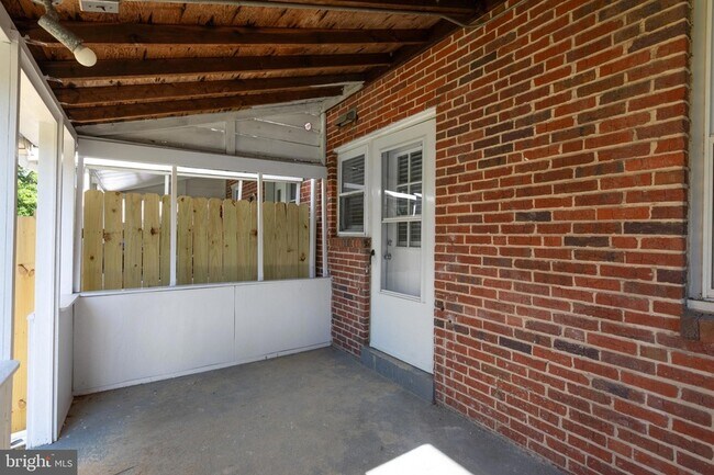 Building Photo - 1714 Pin Oak Rd