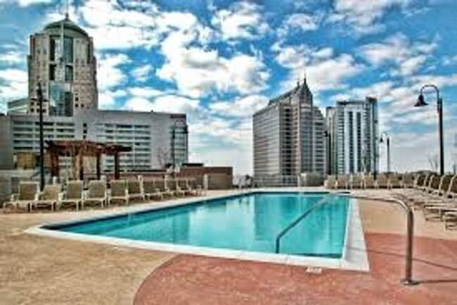 Building Photo - Stunning Center City High Rise Condo on th...