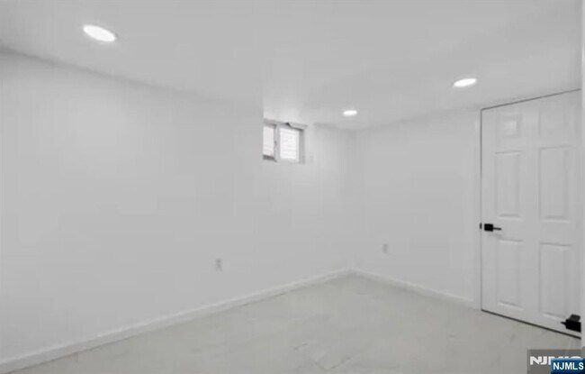 Building Photo - 100 Riggs Pl