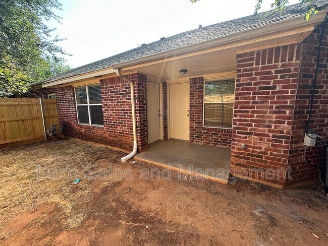 Building Photo - 706 Rockridge Cir