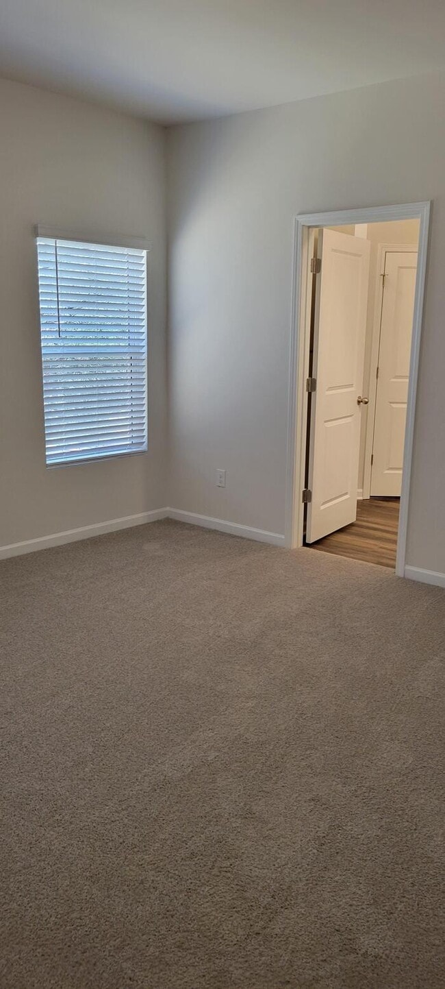 Building Photo - 2902 Plantation Way