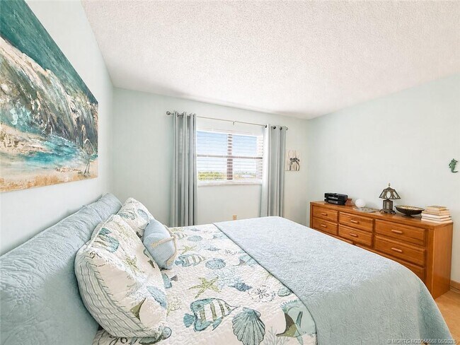 Building Photo - 7440 S Ocean Dr