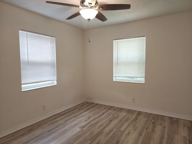 Building Photo - 3 Bedroom 1 Bath Home in Central Gulfport
