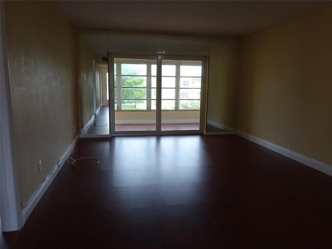 Building Photo - 6050 NW 64th Ave