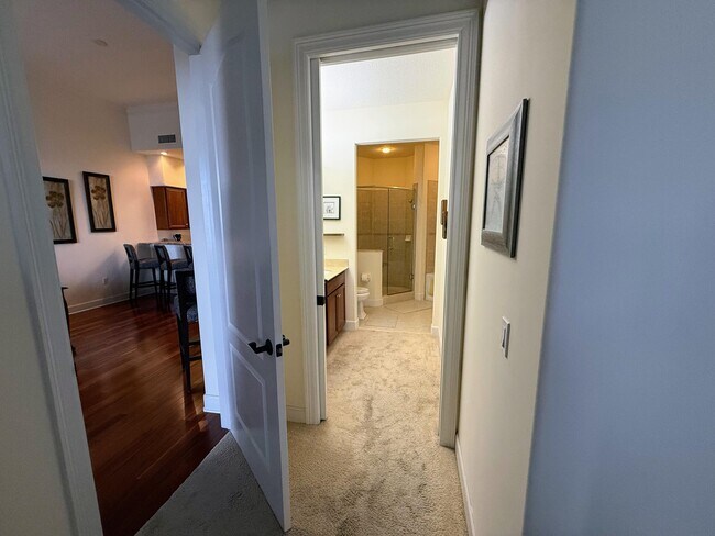 Building Photo - 20 Orange Ave