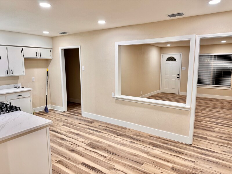 Building Photo - 11012 Sunny Dr