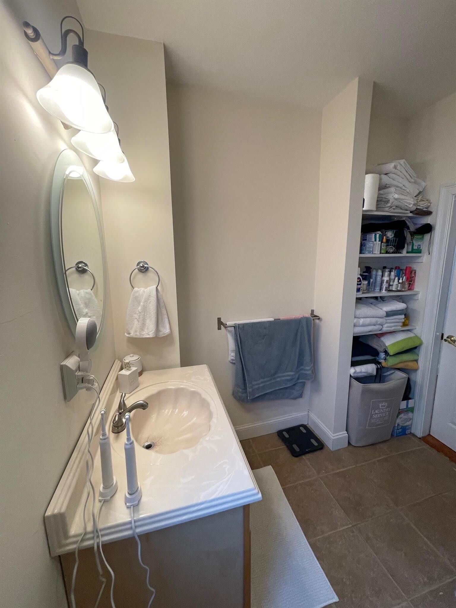 Building Photo - 21 Hall St