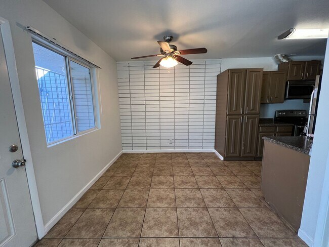 Building Photo - Rent Ready GATED 1BD/1BA. FRESH PAINT & ST...
