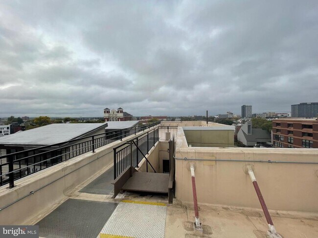 Building Photo - 1637 Poplar St