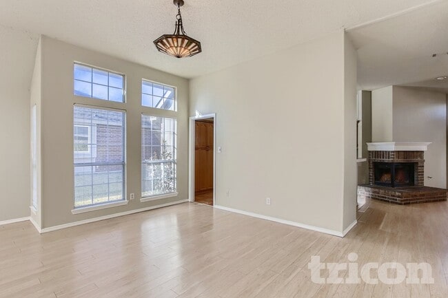 Building Photo - 612 W Andersonville Ln