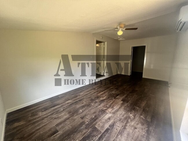 Building Photo - 3 Bed 1 Bath home for rent!