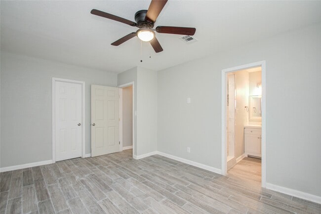 Building Photo - 10226 Envoy St