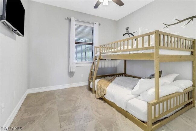 Building Photo - 332 14th St SE