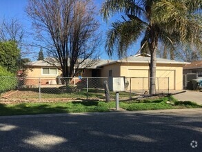 Building Photo - 4 bedroom house in Olivehurst
