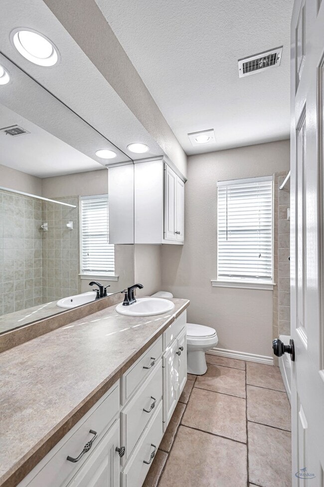 Building Photo - 5409 San Saba Ct