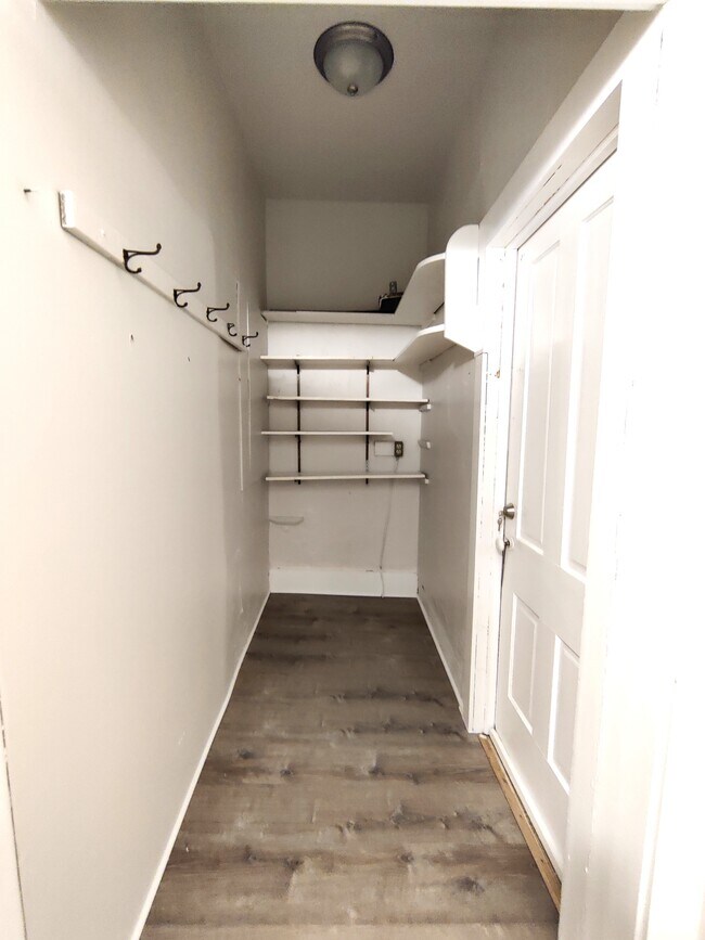 Building Photo - 242 W Lincoln Ave