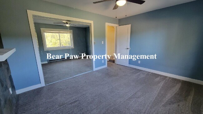 Building Photo - "Charming 2-Bedroom Retreat in Beautiful B...