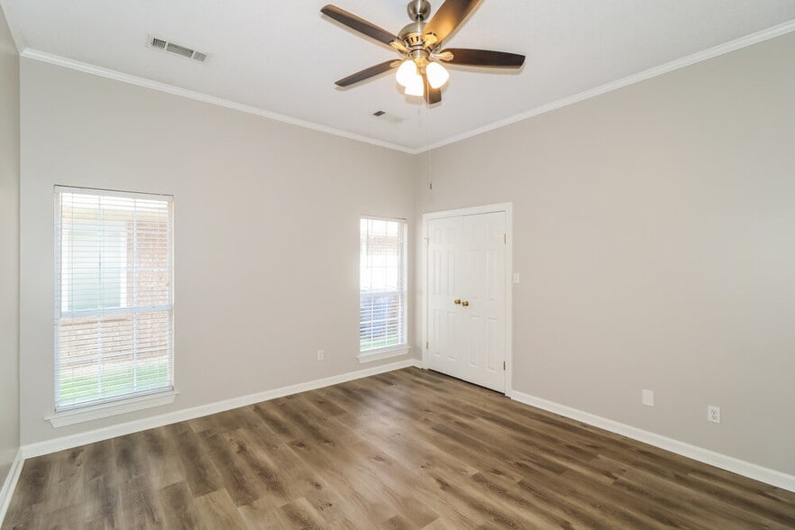 Building Photo - 9441 Club Walk Ct